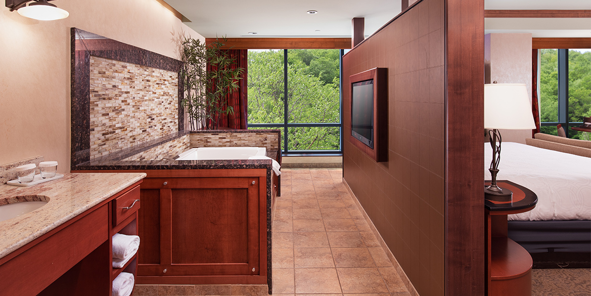 Corner Suites King with Jacuzzi Smoking Resort / Seneca Allegany